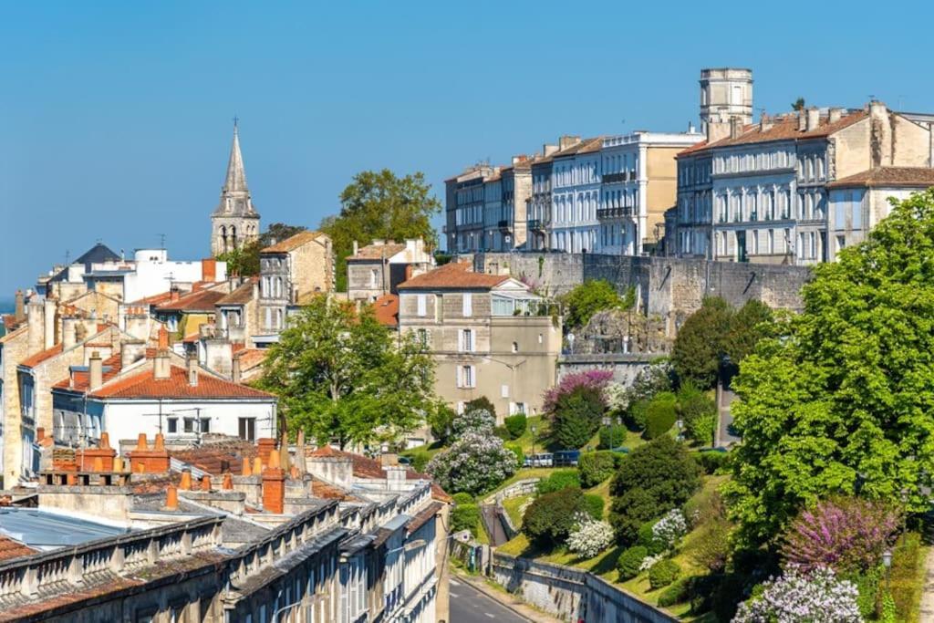 Belle Maison De Ville l'Isle-d'Espagnac Экстерьер фото